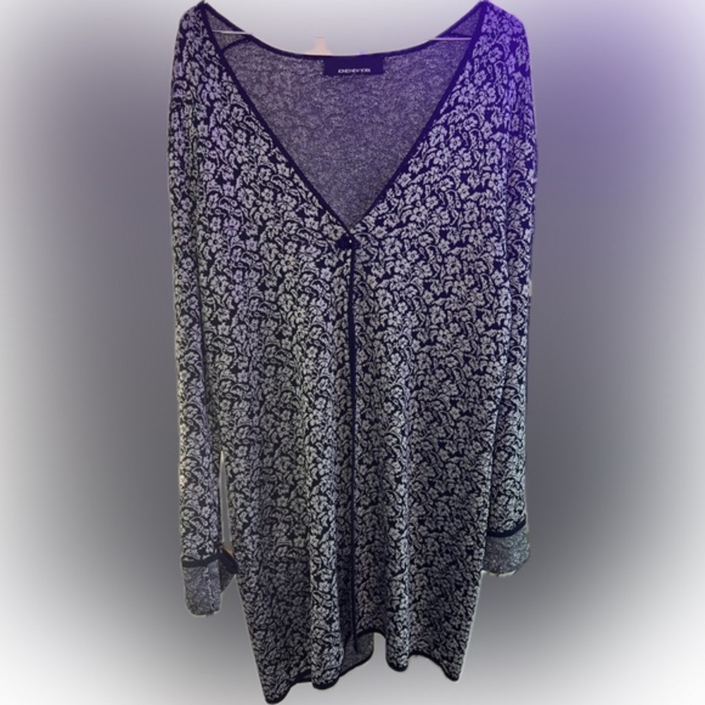 Jones New York Black and Cream Patterned Top